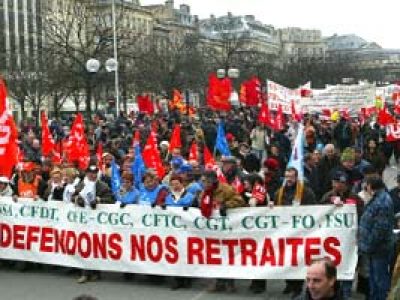 Pour les retraites. Le 12 octobre, on y va toutes et tous ensemble, et après on continue !